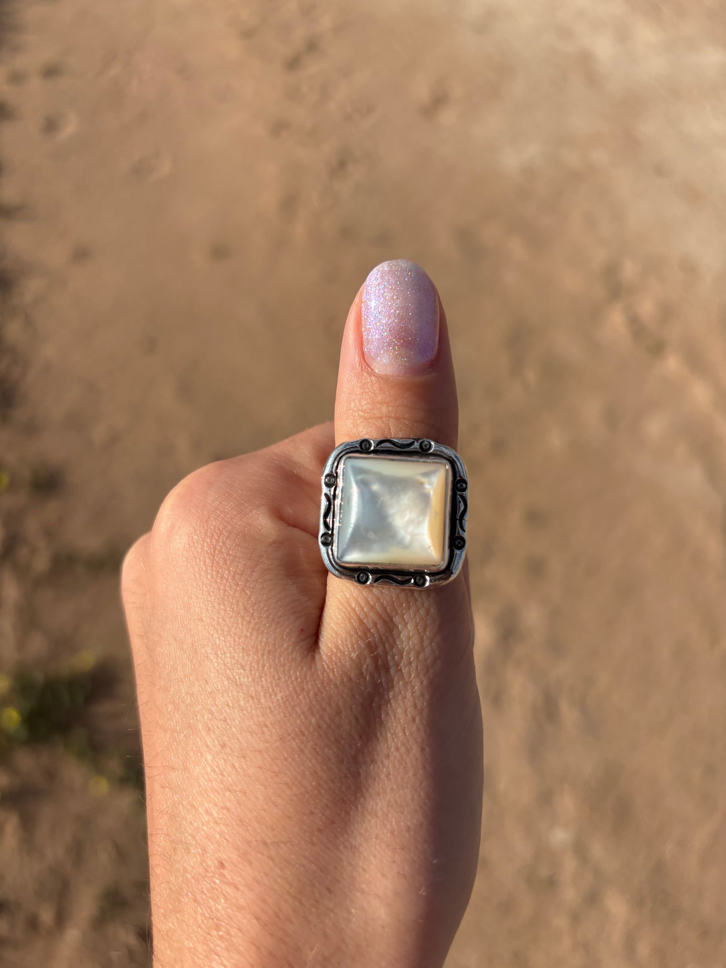 CLASSY Mother of Pearl Ring