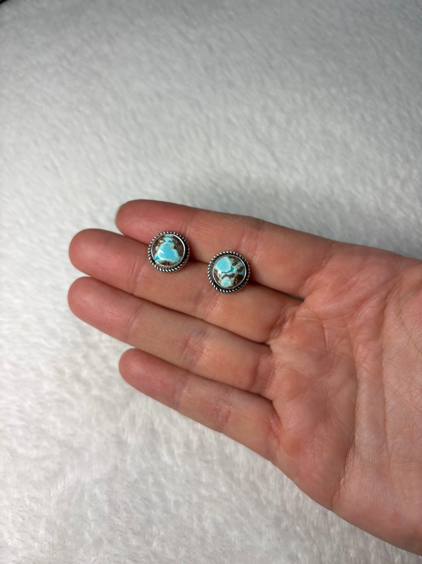 Simple Golden Hills Studs