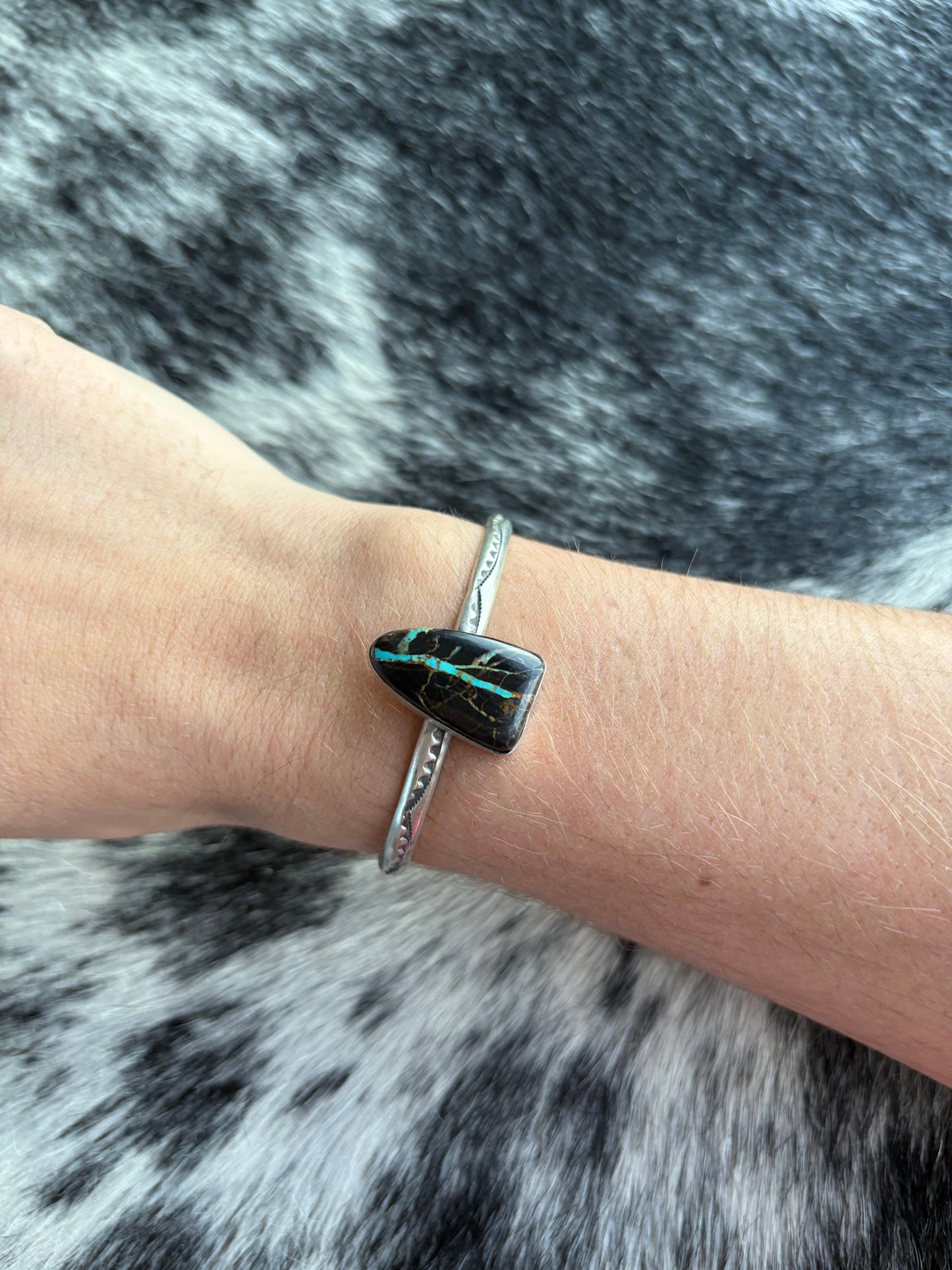 Single Stone Blackjack Cuff