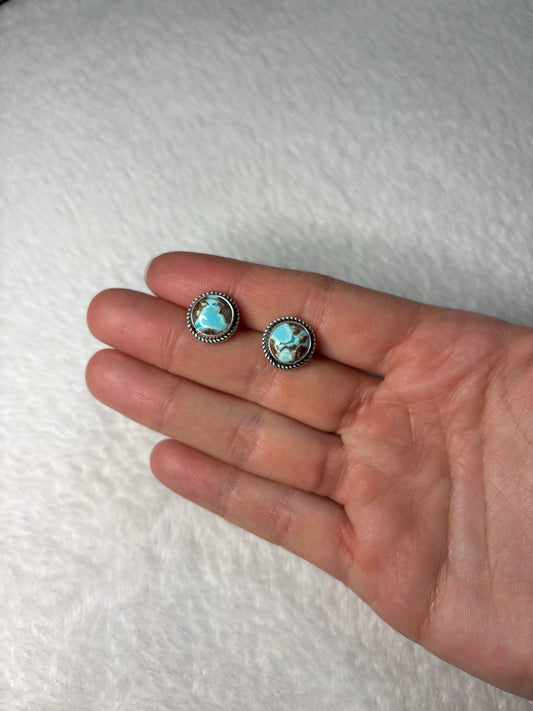 Simple Golden Hills Studs