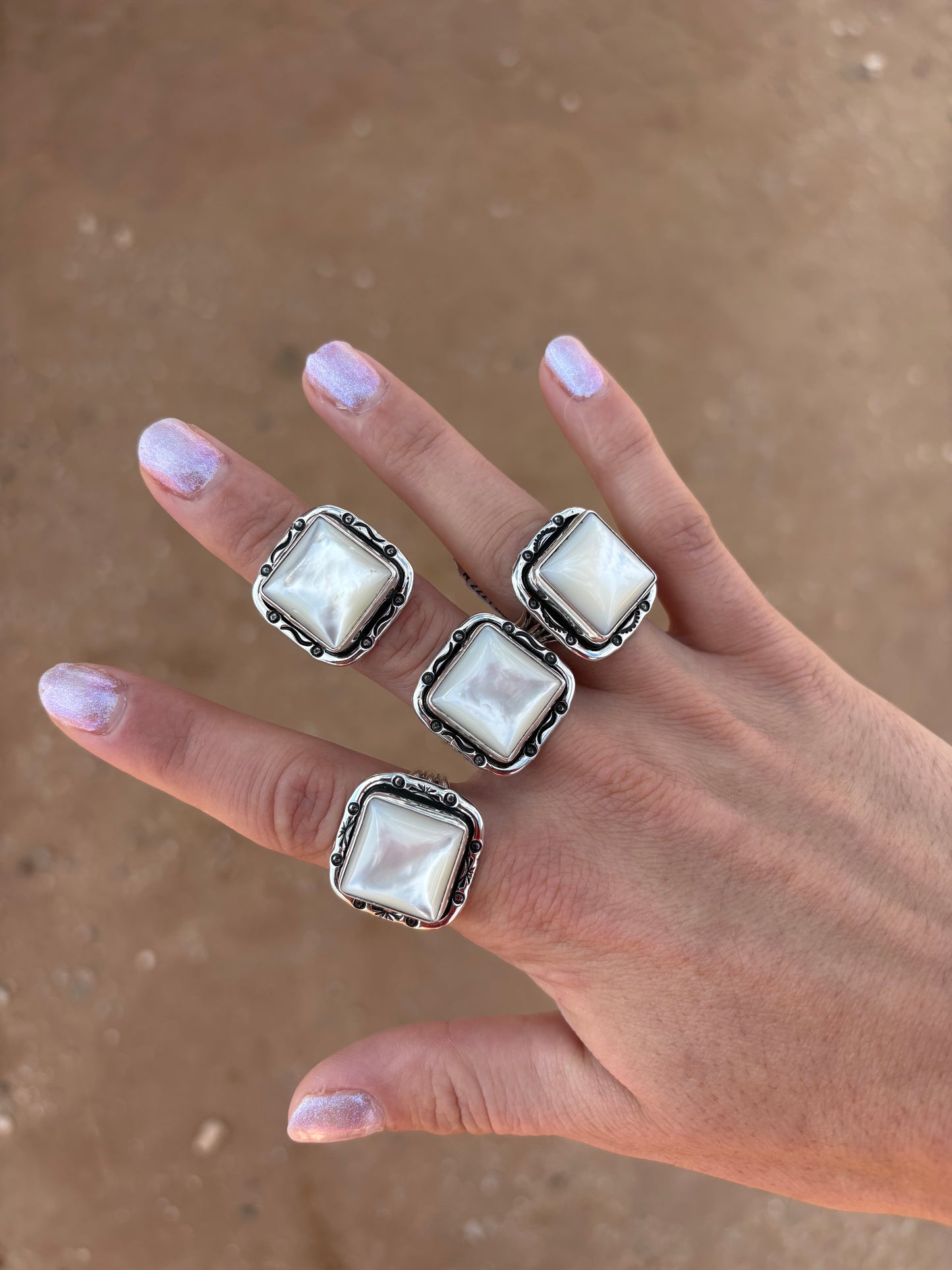 CLASSY Mother of Pearl Ring