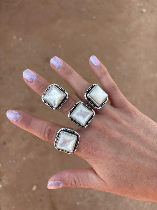 CLASSY Mother of Pearl Ring